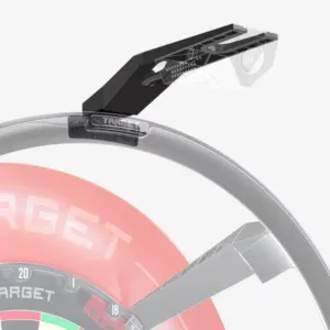 MyDartTrainer Arm mit Zielscheibe und Dart-Trainingstechnologie.
